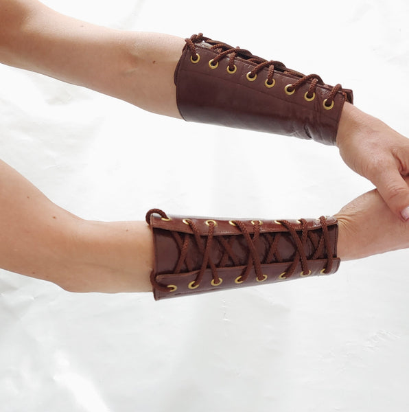 BROWN Leather cuff style Gauntlets